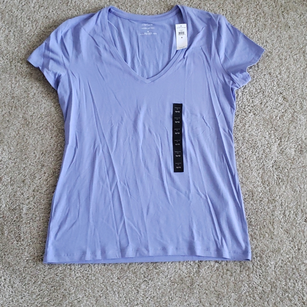 Banana Republic V-neck tee. Size medium